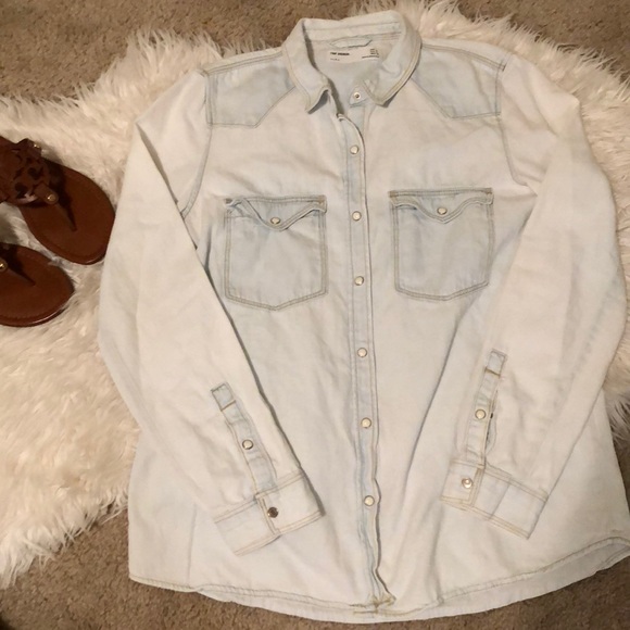 🦋 ZARA TRF Denim snap button shirt - Picture 2 of 5